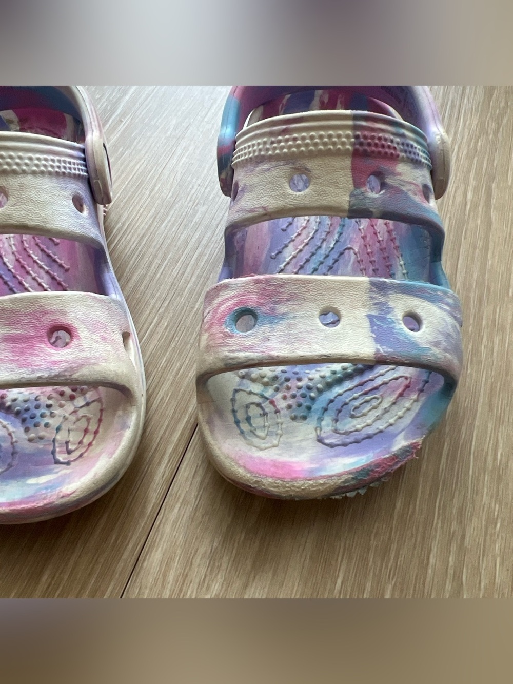 Crocs Classic Marbled Tie Dye Open Toe Sandals Purple Pink Girls Toddler Size C9 - Picture 2 of 5